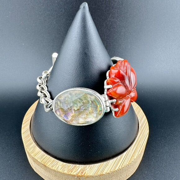 Kenneth Cole NY Carved Flower floral Resin Toggle Link Bracelet 7" - Picture 2 of 5